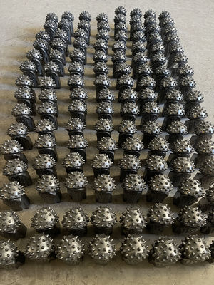 Stück-Roller-Kegel-Felsen-Ein-Roller-Kegel